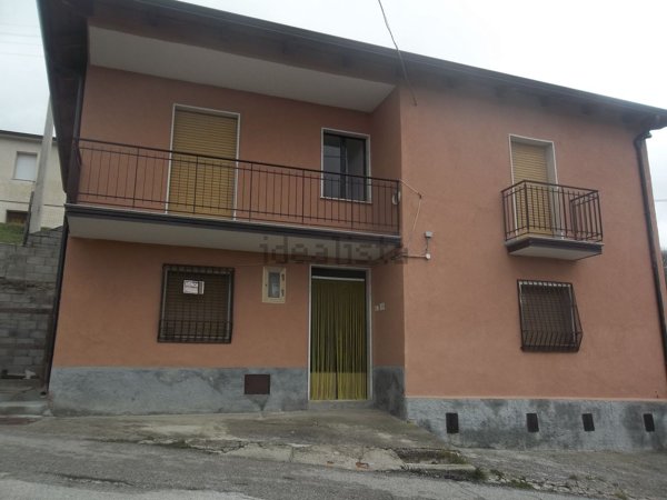 casa indipendente in vendita a Marsico Nuovo in zona Pergola