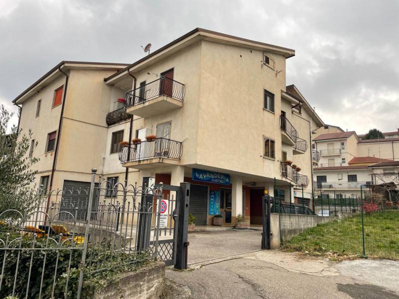casa indipendente in vendita a Marsicovetere in zona Villa d'Agri