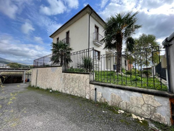 casa indipendente in vendita a Marsicovetere in zona Villa d'Agri