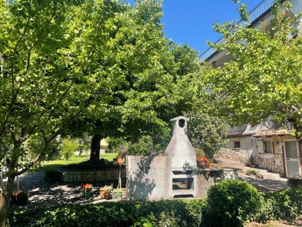 casa indipendente in vendita a Marsicovetere in zona Villa d'Agri