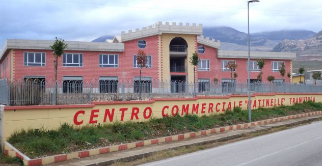 negozio in vendita a Marsicovetere in zona Villa d'Agri