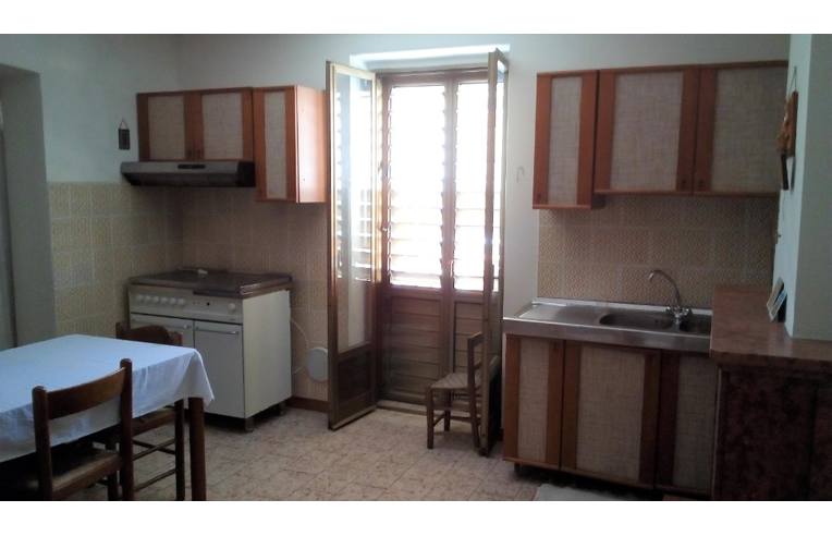 casa indipendente in vendita a Marsicovetere in zona Villa d'Agri