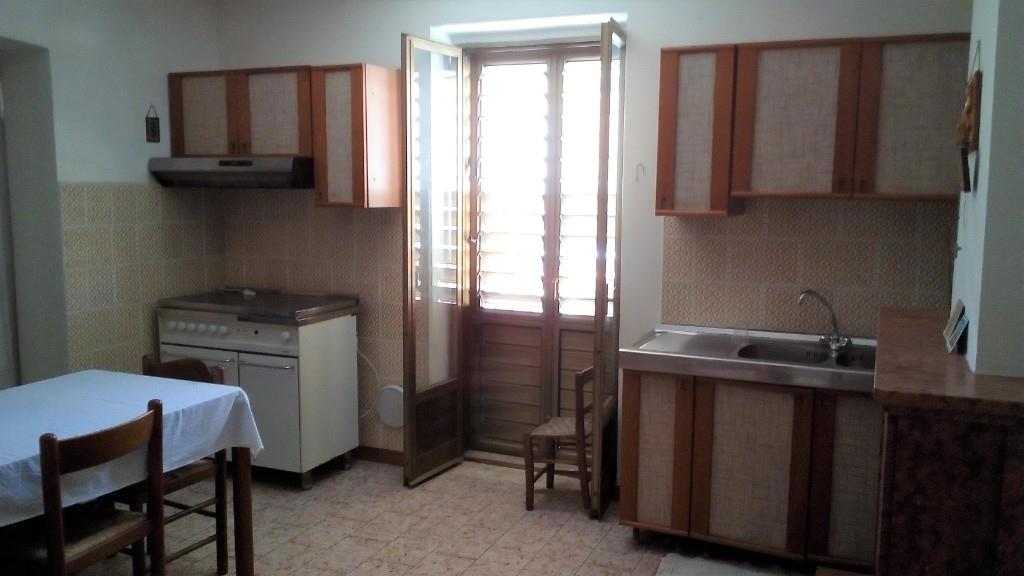 casa indipendente in vendita a Marsicovetere in zona Villa d'Agri