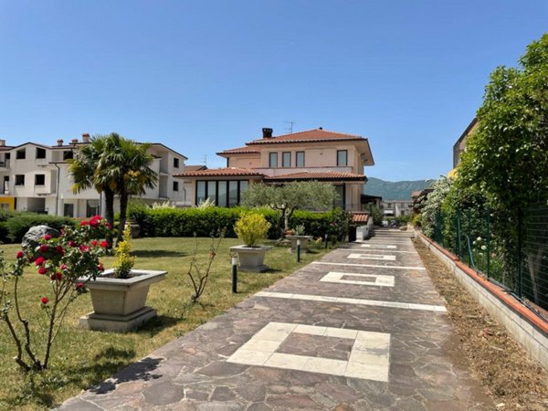 casa indipendente in vendita a Marsicovetere in zona Villa d'Agri