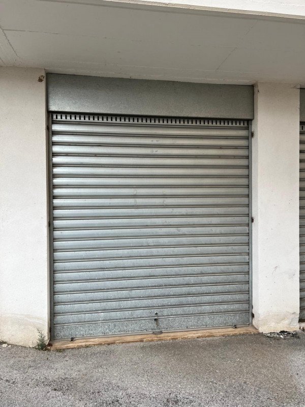 box auto in vendita a Marsicovetere in zona Villa d'Agri