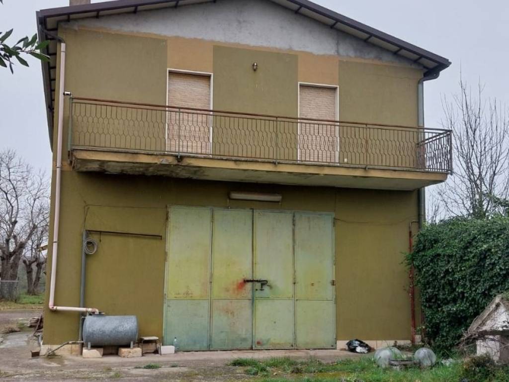 casa indipendente in vendita a Melfi