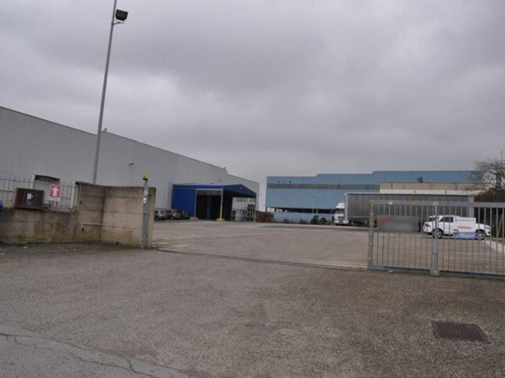 locale commerciale in vendita a Melfi in zona San Nicola