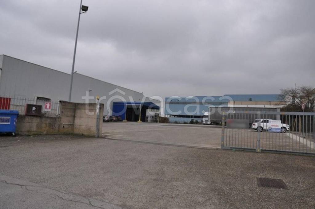 locale commerciale in vendita a Melfi in zona San Nicola