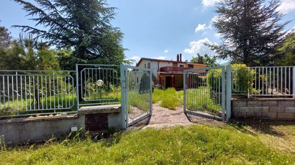 casa indipendente in vendita a Melfi