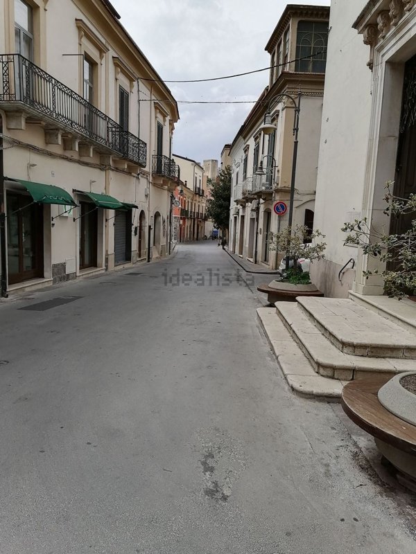 locale commerciale in vendita a Melfi