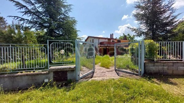 casa indipendente in vendita a Melfi