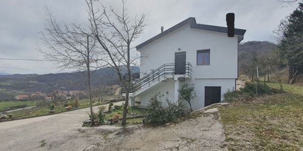 casa indipendente in vendita a Moliterno