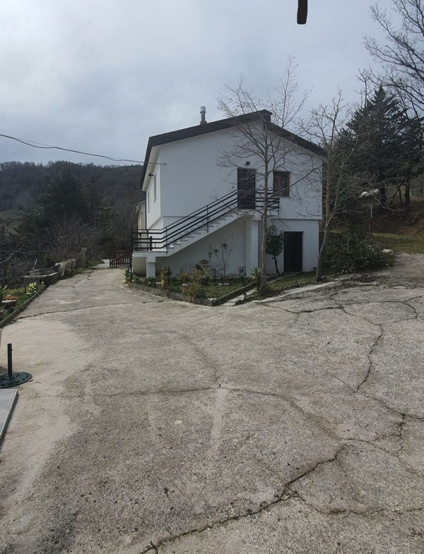 casa indipendente in vendita a Moliterno