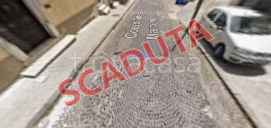 negozio in vendita a Muro Lucano in zona Giardini