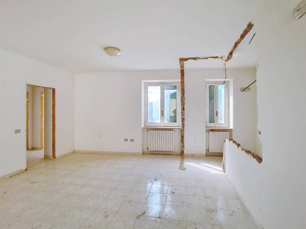 appartamento in vendita a Muro Lucano in zona Giardini