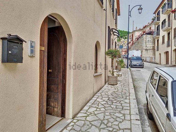 appartamento in vendita a Muro Lucano in zona Giardini