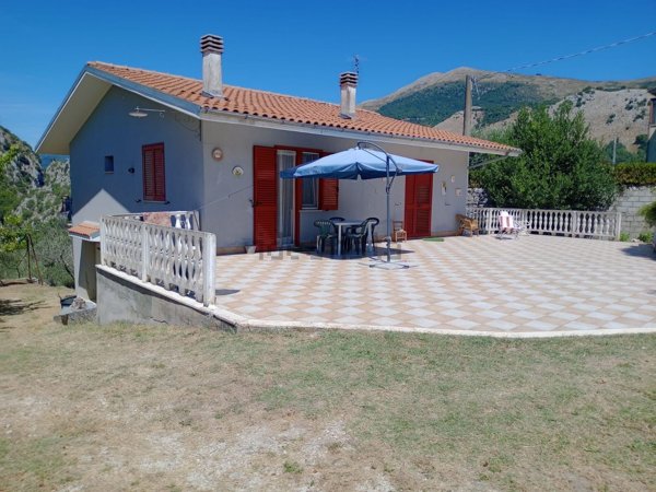 casa indipendente in vendita a Muro Lucano
