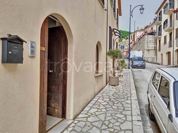 appartamento in vendita a Muro Lucano in zona Giardini