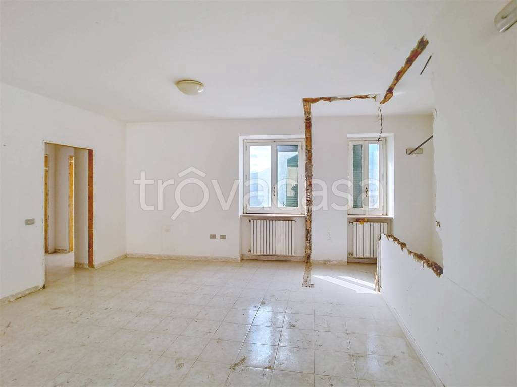 appartamento in vendita a Muro Lucano in zona Giardini