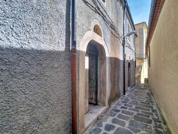 locale di sgombero in vendita a Muro Lucano in zona Giardini