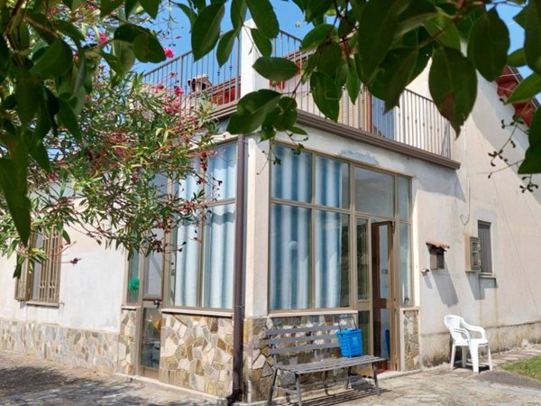 casa indipendente in vendita a Nemoli in zona Lago Sirino