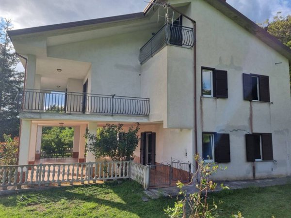 casa indipendente in vendita a Nemoli in zona Lago Sirino