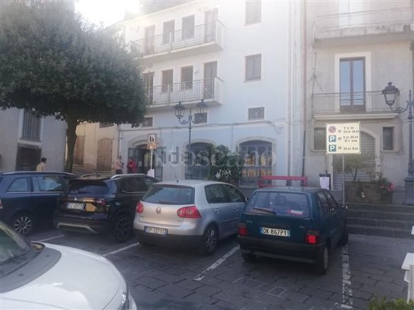 locale commerciale in vendita a Picerno