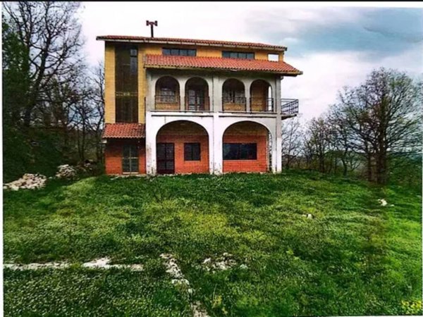 casa indipendente in vendita a Pietragalla
