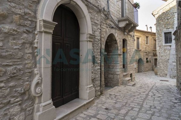 casa indipendente in vendita a Pietragalla