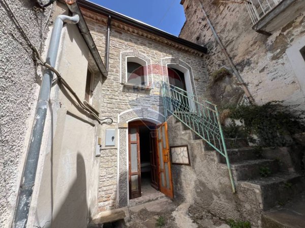 casa indipendente in vendita a Pietrapertosa