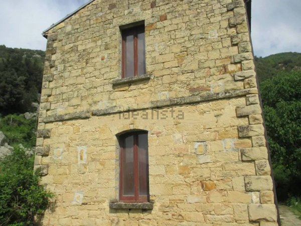 casa indipendente in vendita a Pietrapertosa