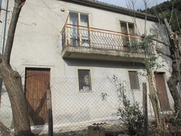 casa indipendente in vendita a Pietrapertosa