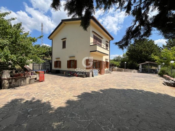 casa indipendente in vendita a Pignola