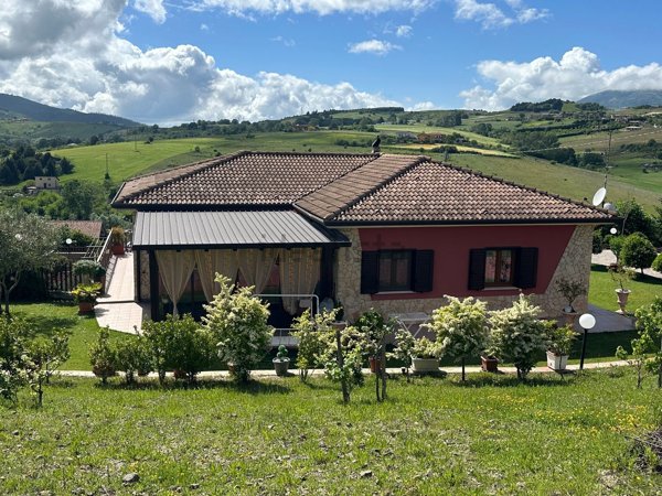 casa indipendente in vendita a Pignola in zona Pantano