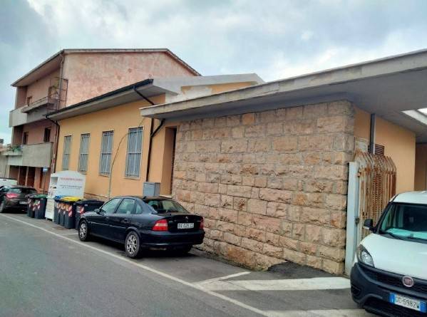 locale commerciale in vendita a Pignola