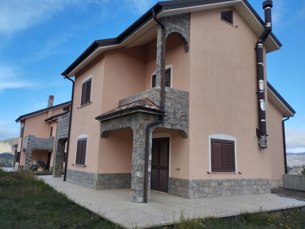 casa indipendente in vendita a Pignola