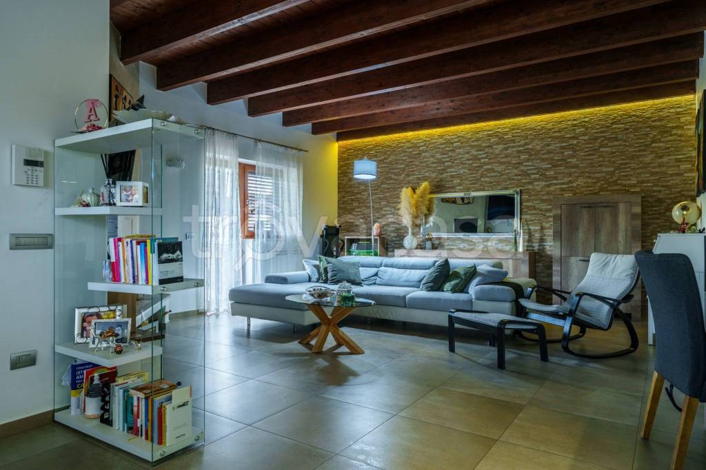 casa indipendente in vendita a Pignola