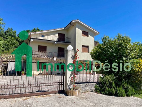 casa indipendente in vendita a Pignola