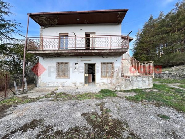 casa indipendente in vendita a Pignola