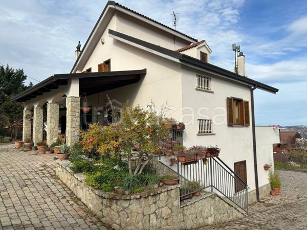 casa indipendente in vendita a Potenza in zona Contrada Rossellino