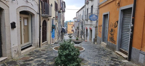 locale commerciale in vendita a Potenza