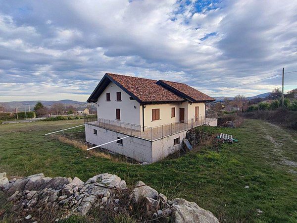 casa indipendente in vendita a Potenza