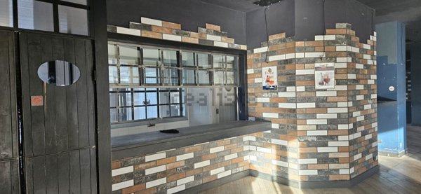 locale commerciale in vendita a Potenza in zona Gallitello