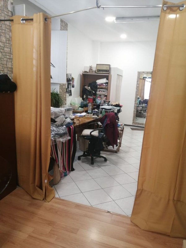locale commerciale in vendita a Potenza