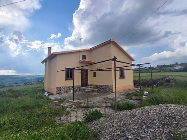 casa indipendente in vendita a Potenza in zona Giuliano
