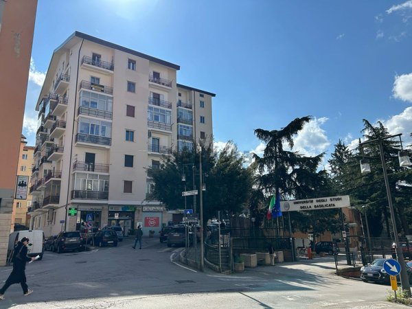 appartamento in vendita a Potenza in zona Rione Francioso