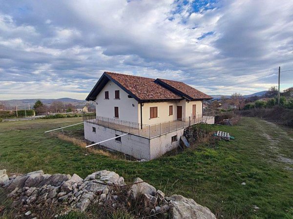 casa indipendente in vendita a Potenza in zona Giuliano