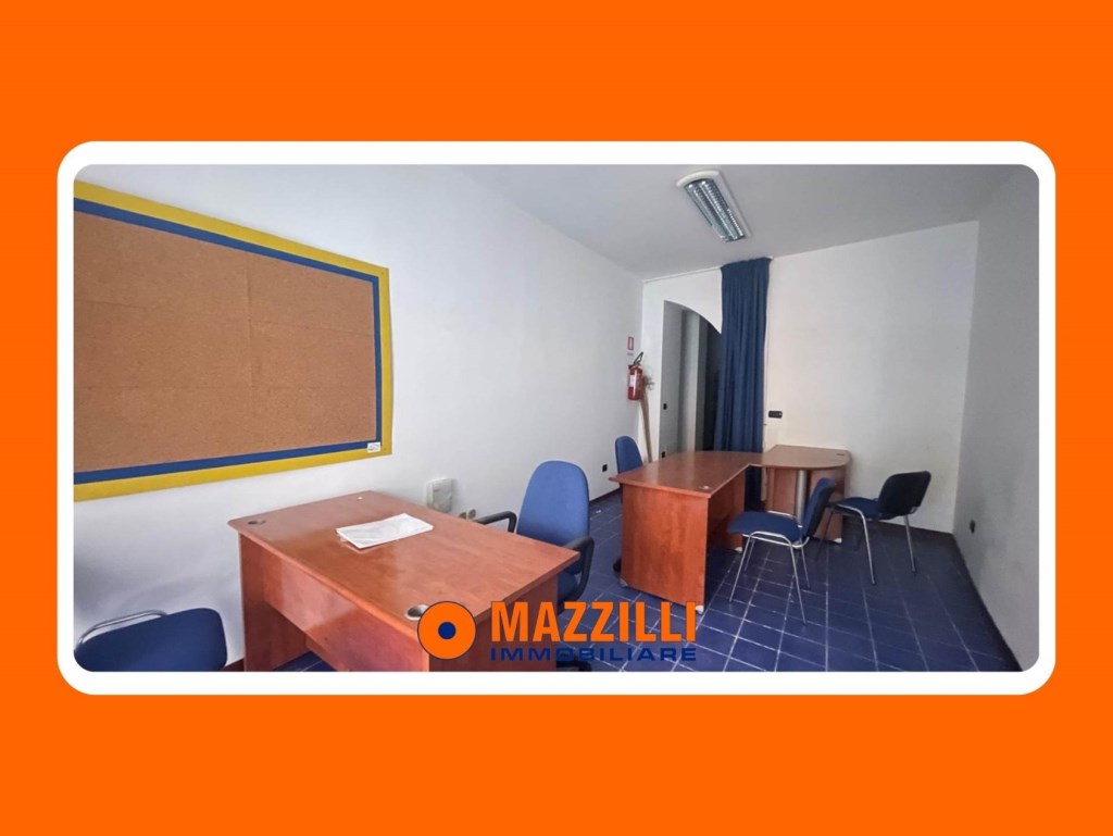 locale commerciale in vendita a Potenza in zona Dragonara