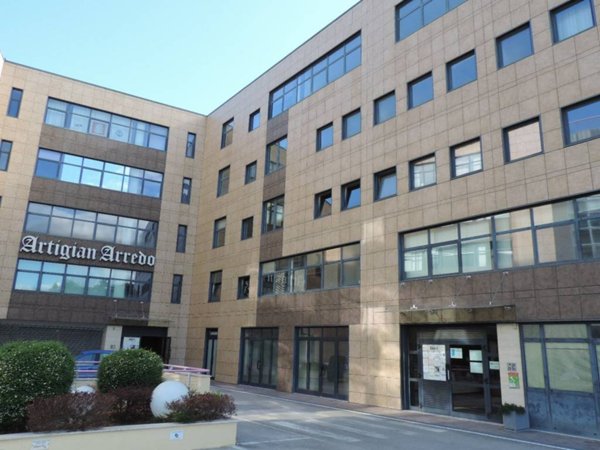 negozio in vendita a Potenza in zona Contrada Rossellino