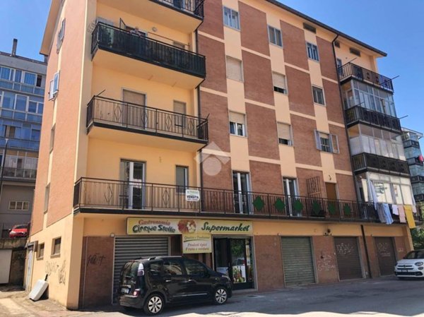 locale commerciale in vendita a Potenza